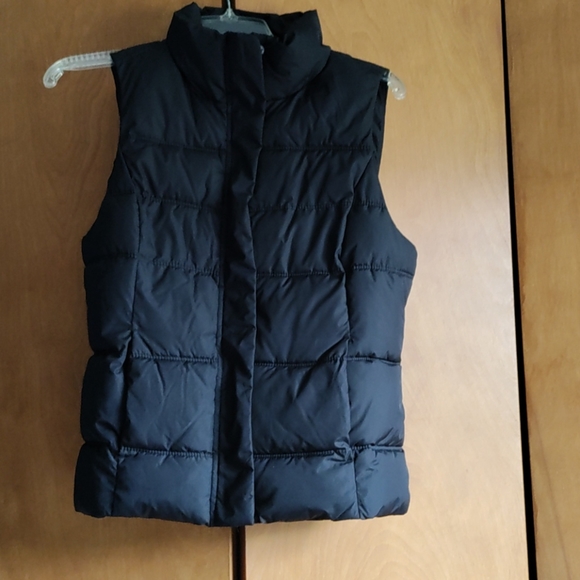 GAP Jackets & Blazers - Gap size small black puffer vest jacket